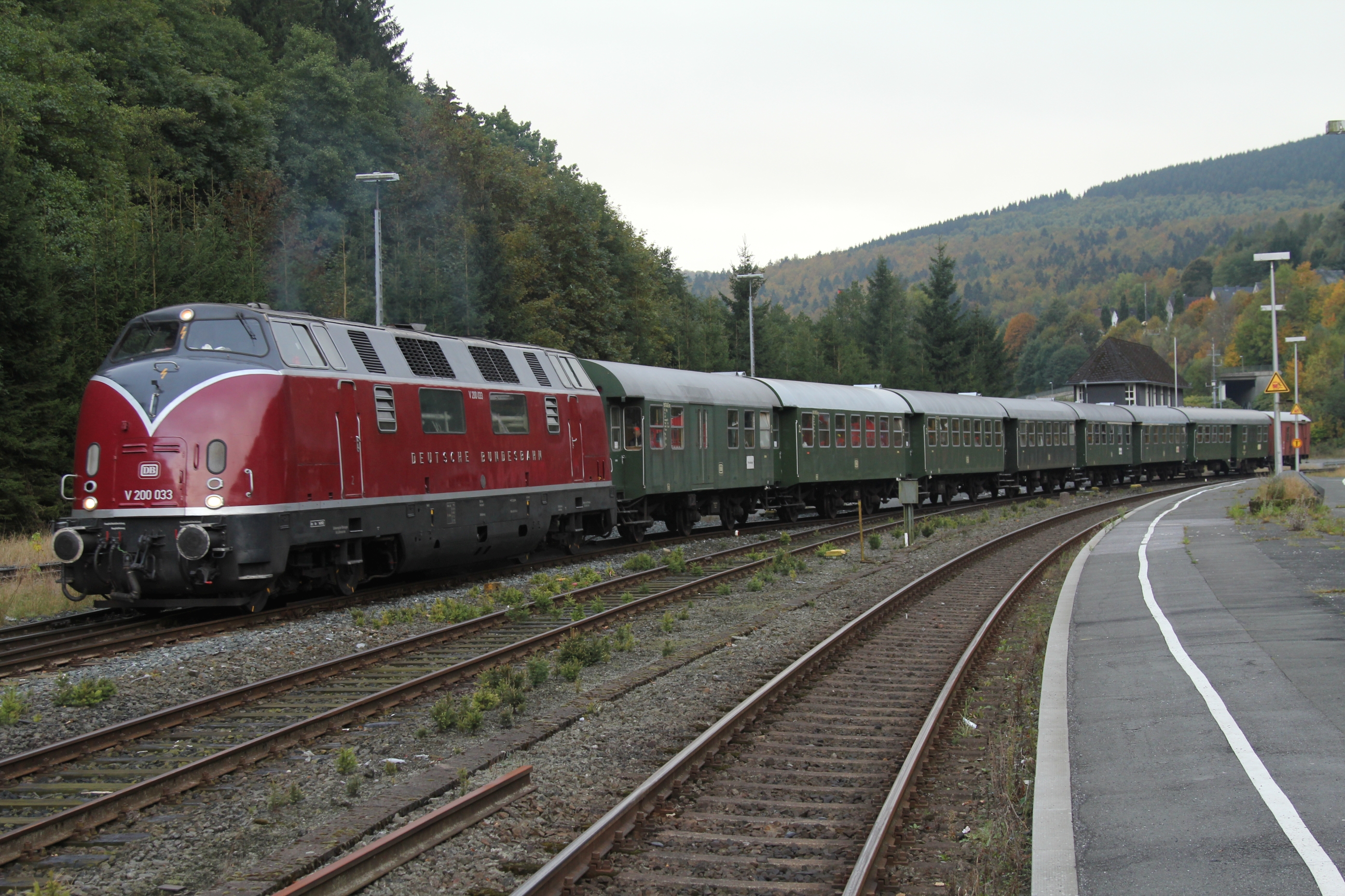 V 200 mit Zug