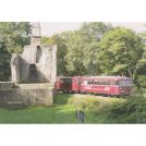 Produktbild zu: Postkarte Schienenbus an der Burgruine
